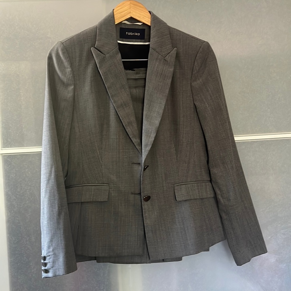 Fabrika Brand Women suit (skirt and blazer)